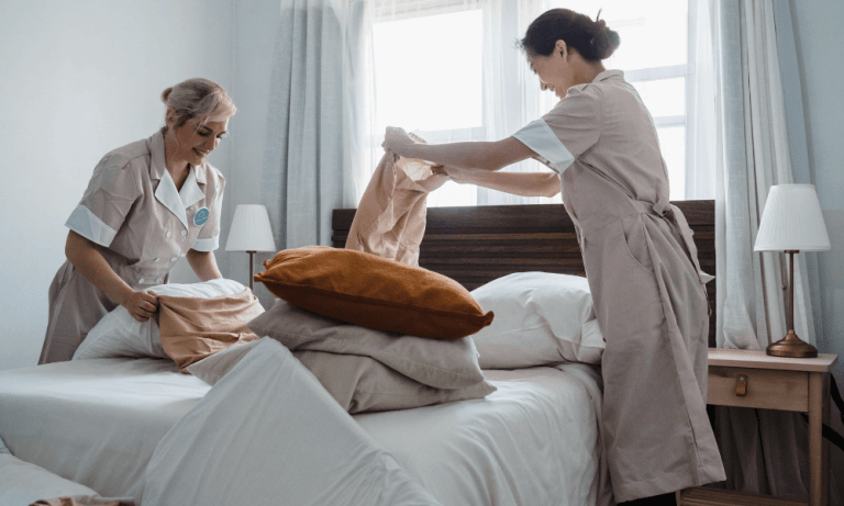 
Is it possible to clean a hotel room quickly and thoroughly?					