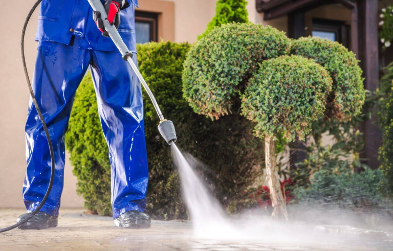 
Cleaning paving stones in 7 steps					