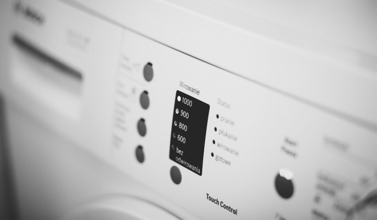 
Czyszczenie pralki – jak skutecznie wyczyścić pralkę?					