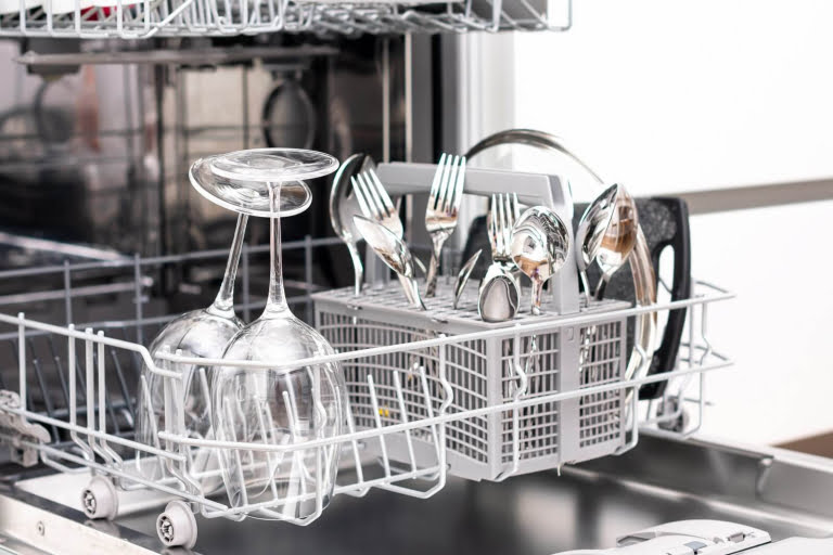 
Як очистити посудомийну машину від накипу? Ефективні способи видалення каменю					