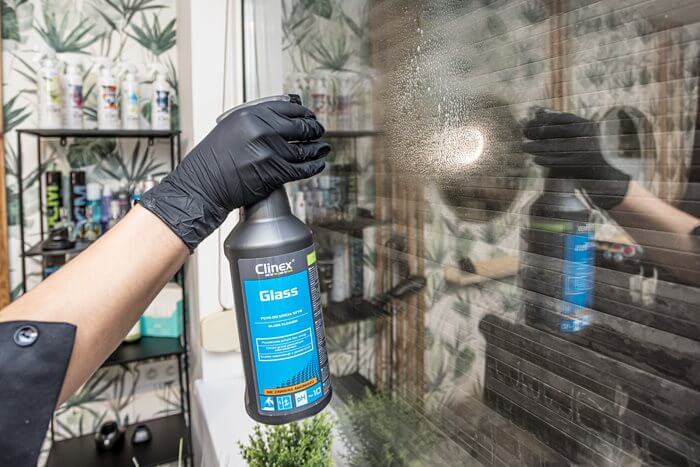 Window cleaning with Clinex Glass