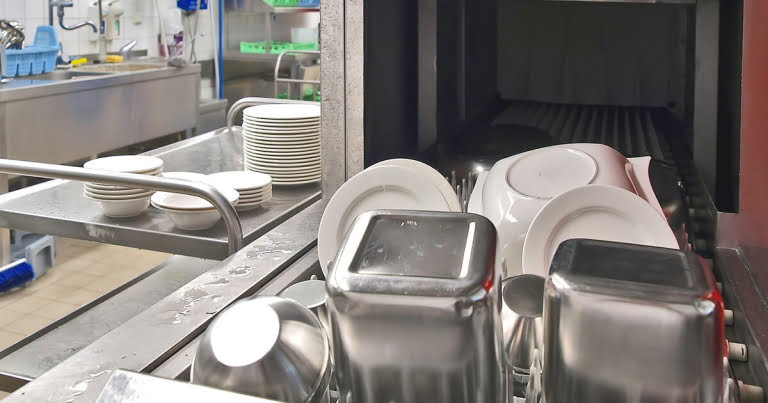 
More effective, faster and more economical… washing in catering dishwashers					